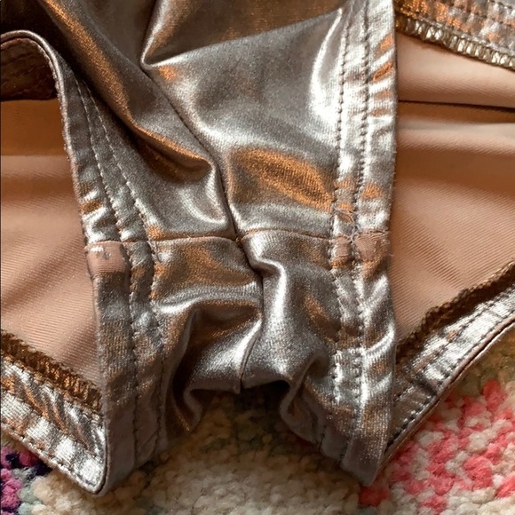 🕺🏻Women’s disco track shorts; metallic bronze XS - Picture 6 of 8